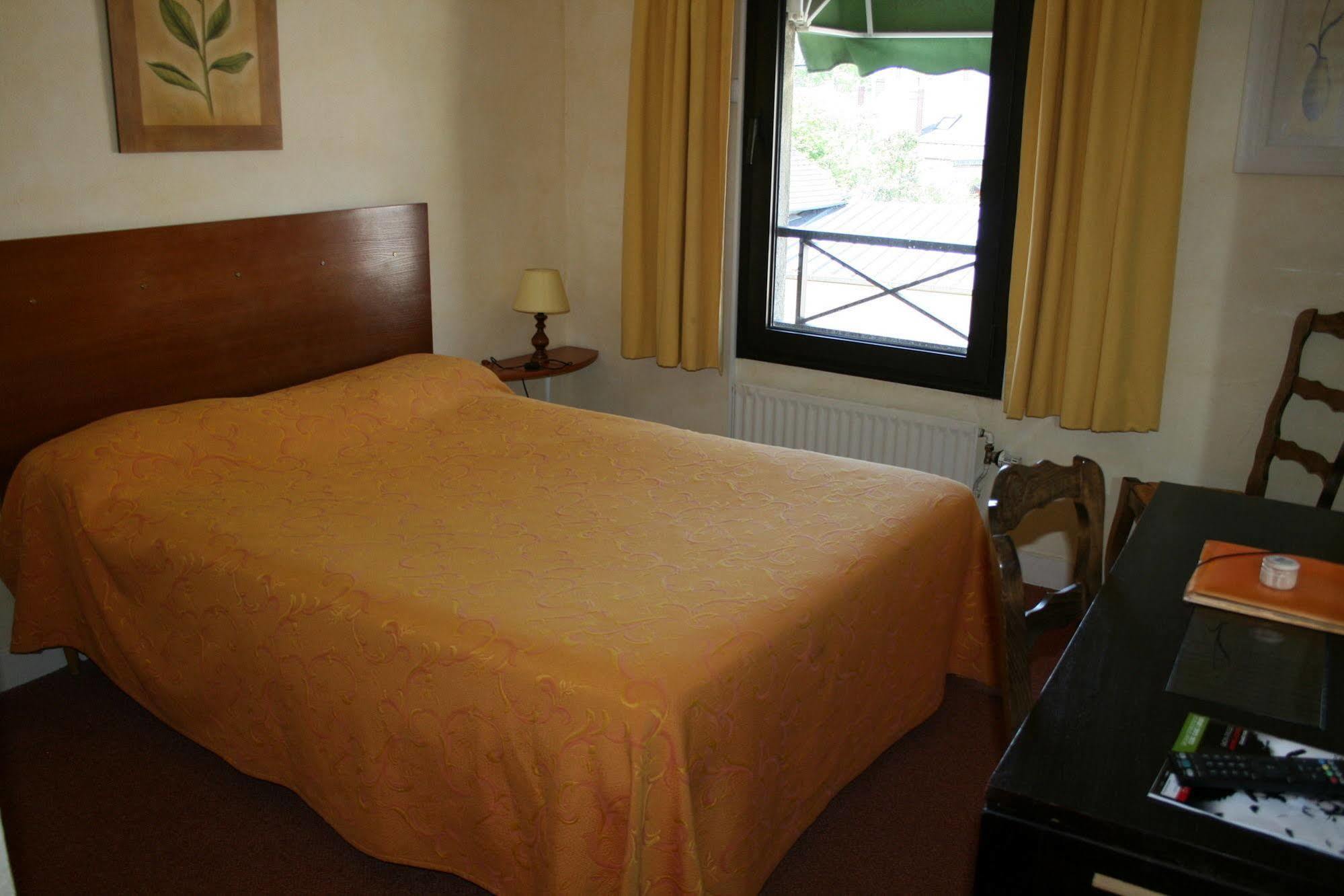Auberge De La Fontaine Aubigny-sur-Nère Extérieur photo